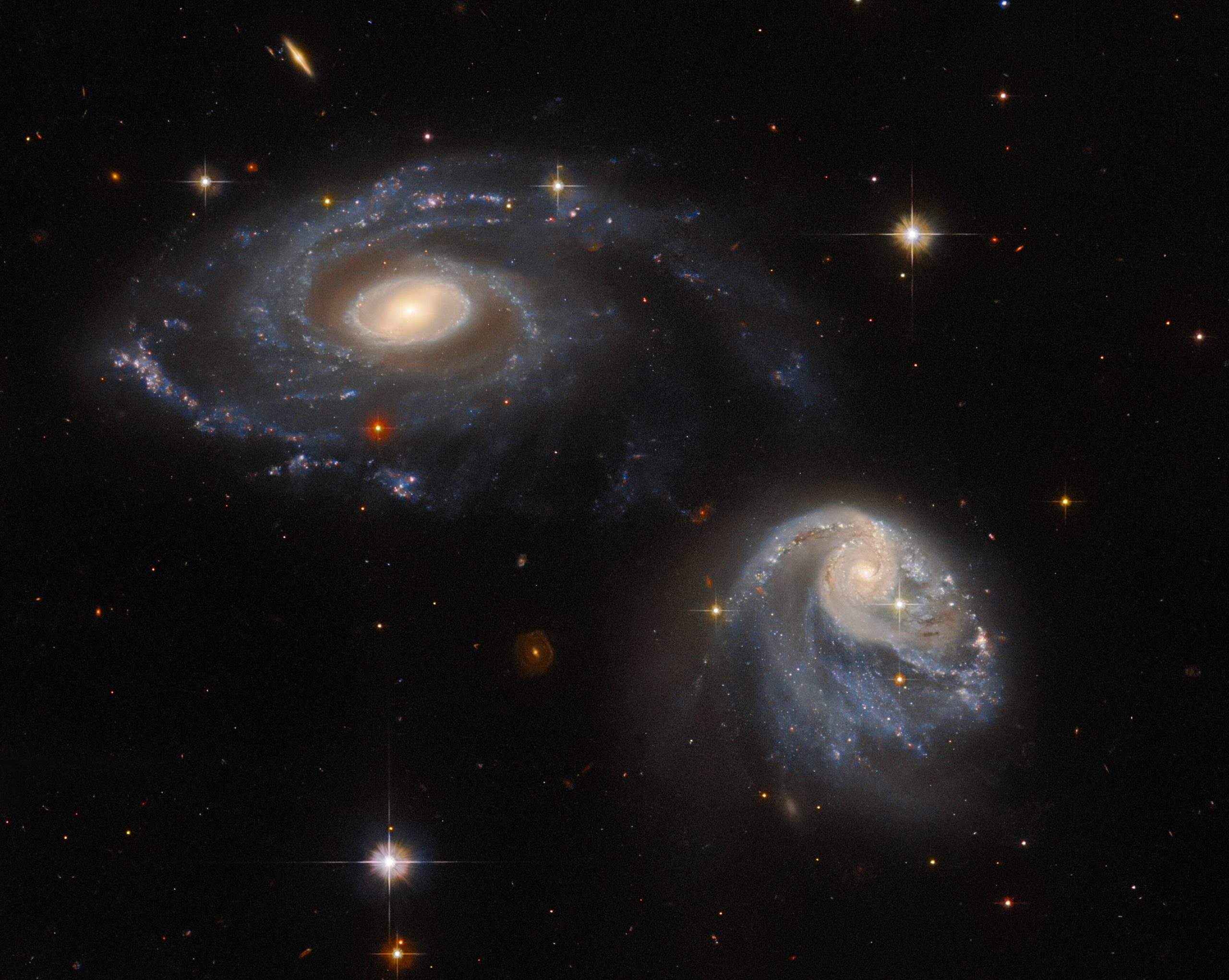 The two interacting galaxies known as Arp-Madore 608-33. Image Credit: ESA/Hubble & NASA, Dark Energy Survey/Department of Energy/Fermilab/Dark Energy Camera (DECam)/Cerro Tololo Inter-American Observatory/NOIRLab/AURA.