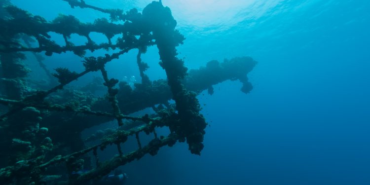 An illustration of a sunken ship. YAYIMAGES.