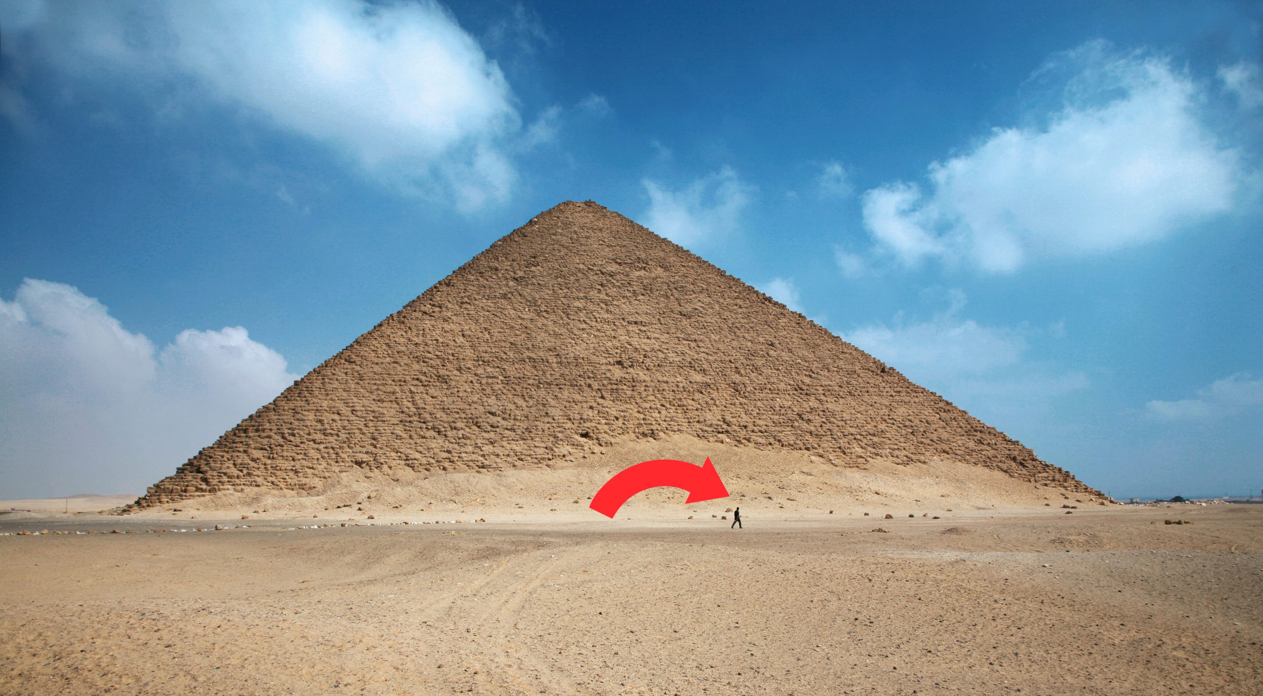 The Red Pyramid of Sneferu. YAYIMAGES/Curiosmos.