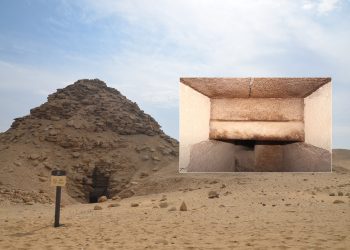 An image showing the remnants of the Pyramid of Userkaf and a small image of its inside. Wikimedia Commons.
