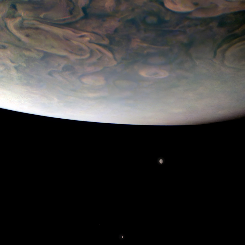 Juno's view of Jupiter, Callisto, and Io. Image Credit: NASA/JPL-Caltech/SwRI/MSSSImage processing by Gerald Eichstädt/Thomas Thomopoulos © CC BY.