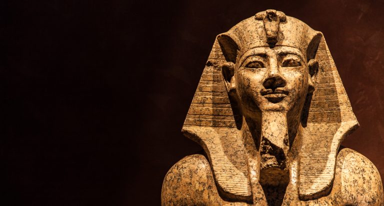 Pharaoh Amnhotep II. YAYIMAGES.