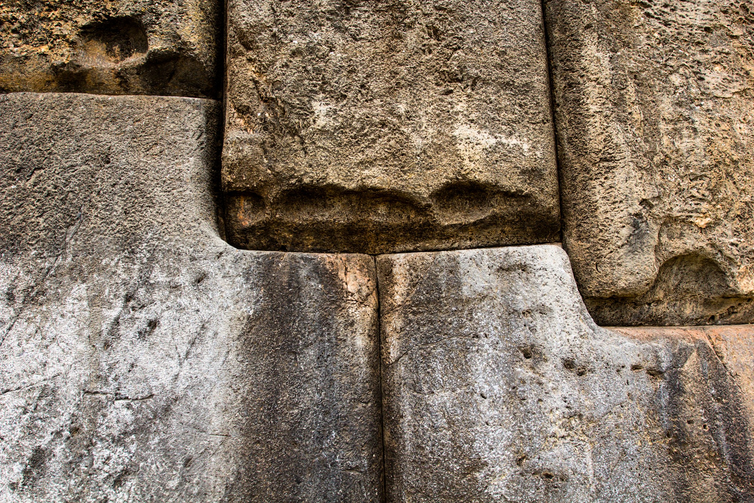 Stone walls at Sacsayhuaman. Yayimages.