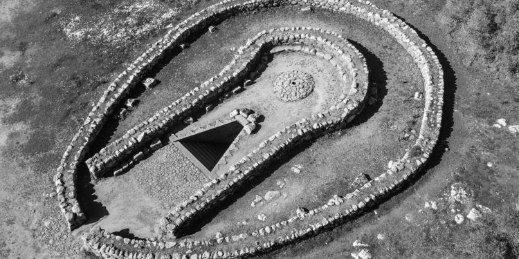 An aerial view of the Sacred Well. Depositphotos.