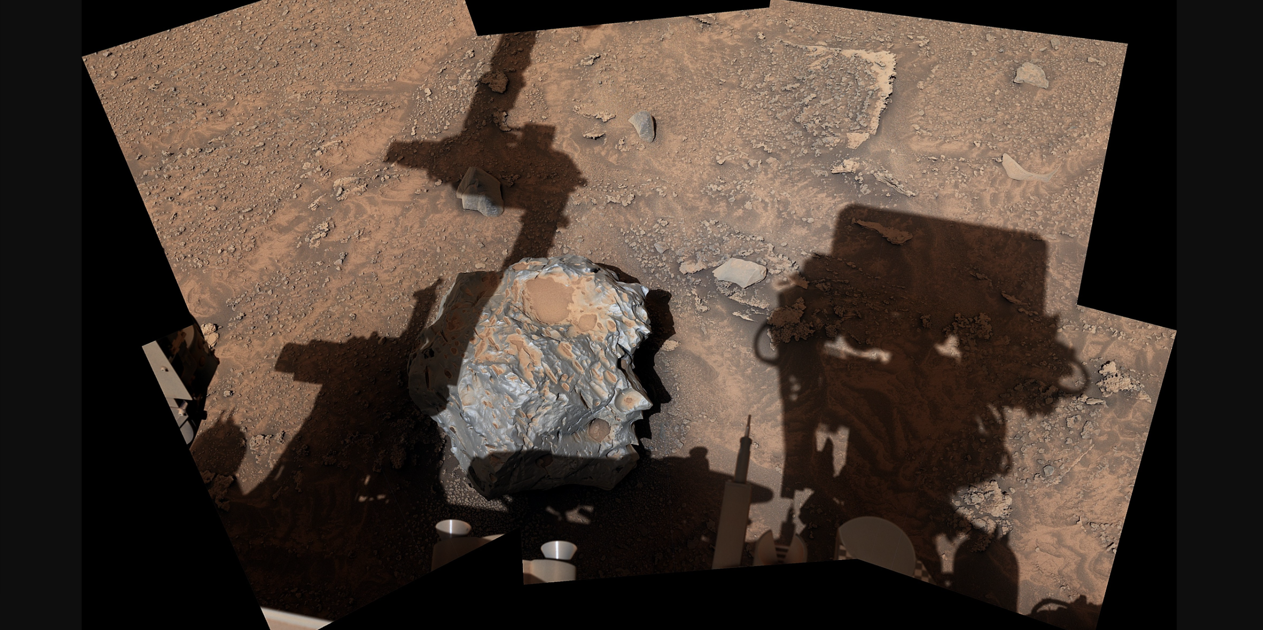 A photograph of the meteorite on Mars spotted by the Curiosity rover. Image Credit: NASA / Curiosity.