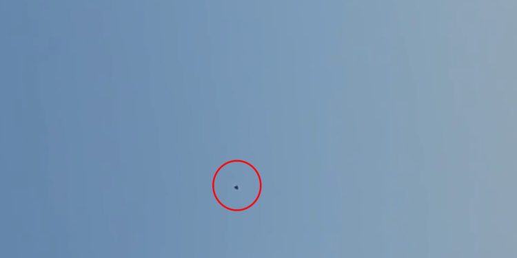 An alleged photograph of the UFO above Lake Huron. Twitter.