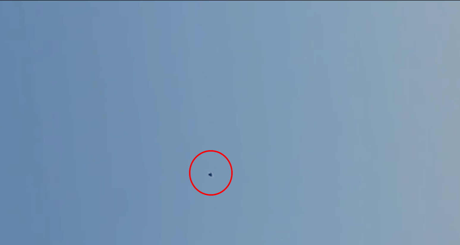 An alleged photograph of the UFO above Lake Huron. Twitter.