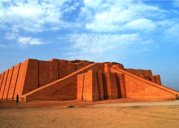 Restored ziggurat in ancient Ur, sumerian temple, Iraq. YAYIMAGES.