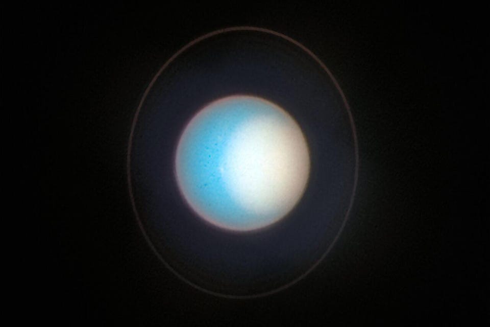 A view of Uranus by Hubble. NASA, ESA, STSCI, A. SIMON (NASA).