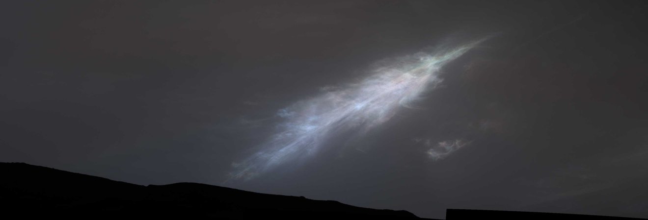 A feather-shaped cloud on Mars. NASA/JPL-Caltech/MSSS.