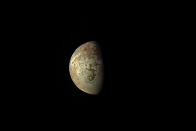 A photograph showing Io. Credit: NASA/JPL-Caltech/SwRI/MSSS/ processed by Kevin M. Gill.