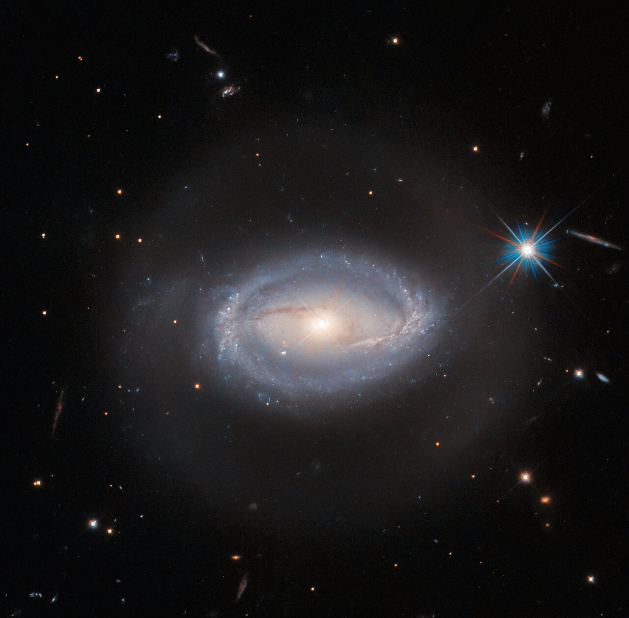 A stunning Hubble photograph of Z 229-15. Image Credit: ESA/Hubble & NASA, A. Barth, R. Mushotzky.