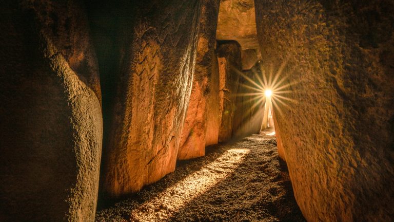 How did prehistoric people track time? A photo inside Newgrange. Image Credit: KEN WILLIAMS/SHADOWSANDSTONE.COM