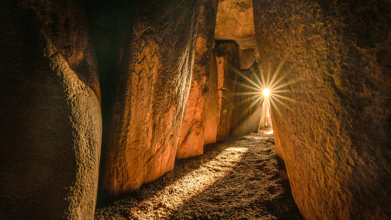 How did prehistoric people track time? A photo inside Newgrange. Image Credit: KEN WILLIAMS/SHADOWSANDSTONE.COM