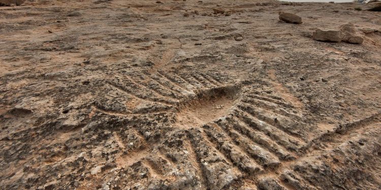 Al Jassasiya carvings Qatar. Image Credit: Alexey Sergeev.