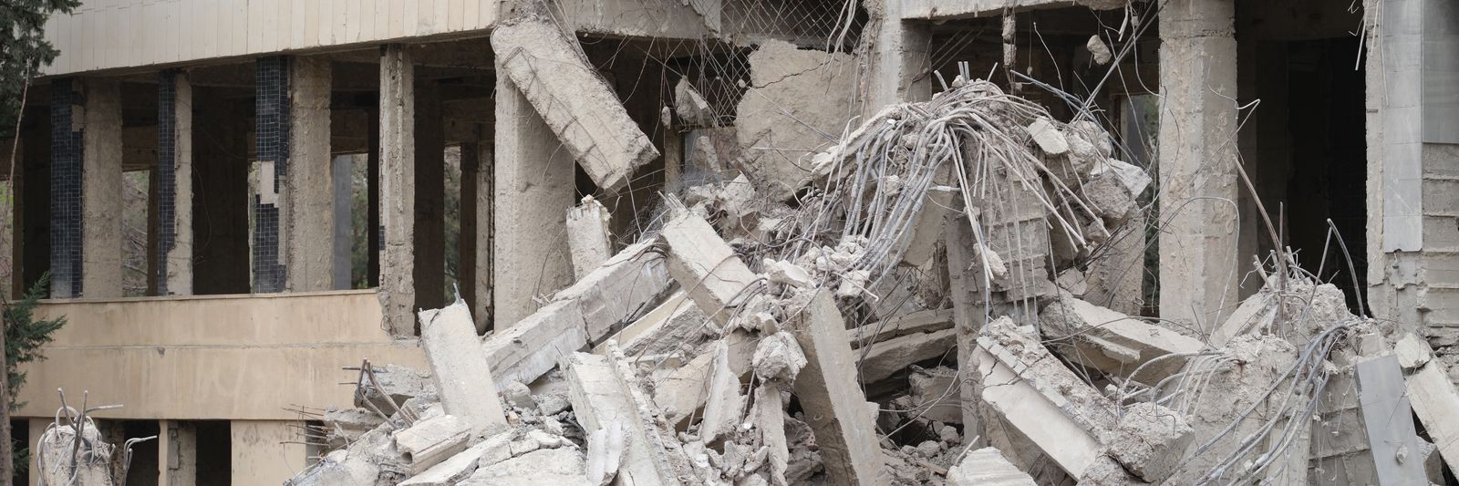 Post Earthquake image. Yayimages.