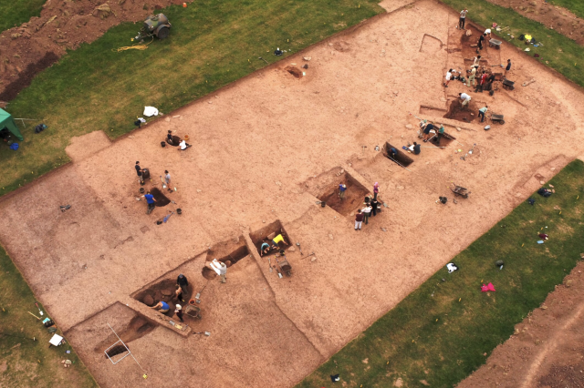 Archaeologists excavating one of the oldest sites in Britain. Credit: Antiquity (2023). DOI: 10.15184/aqy.2023.93.