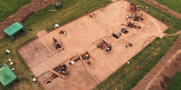 Archaeologists excavating one of the oldest sites in Britain. Credit: Antiquity (2023). DOI: 10.15184/aqy.2023.93.