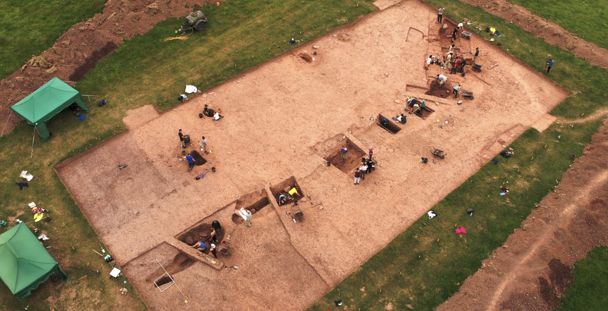 Archaeologists excavating one of the oldest sites in Britain. Credit: Antiquity (2023). DOI: 10.15184/aqy.2023.93.