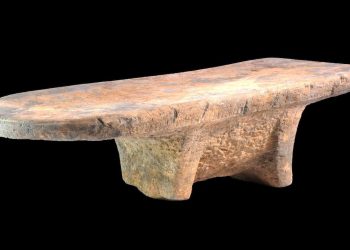 On the surface of this footed sandstone grinding slab, researchers have identified ancient starch grains from ginger (Zingiber officinale), cinnamon (Cinnamomum sp.), and nutmeg (Myristica fragrans). Credit: Khanh Trung Kien Nguyen.