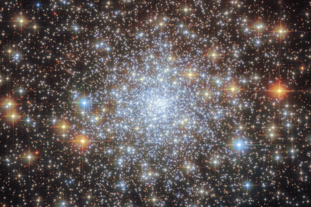 cropped-Hubble's Stunning View of Globular Cluster NGC 6652