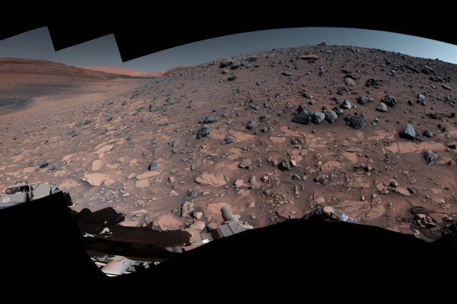 Curiosity Panorama on Mars. NASA/JPL-Caltech/MSSS.