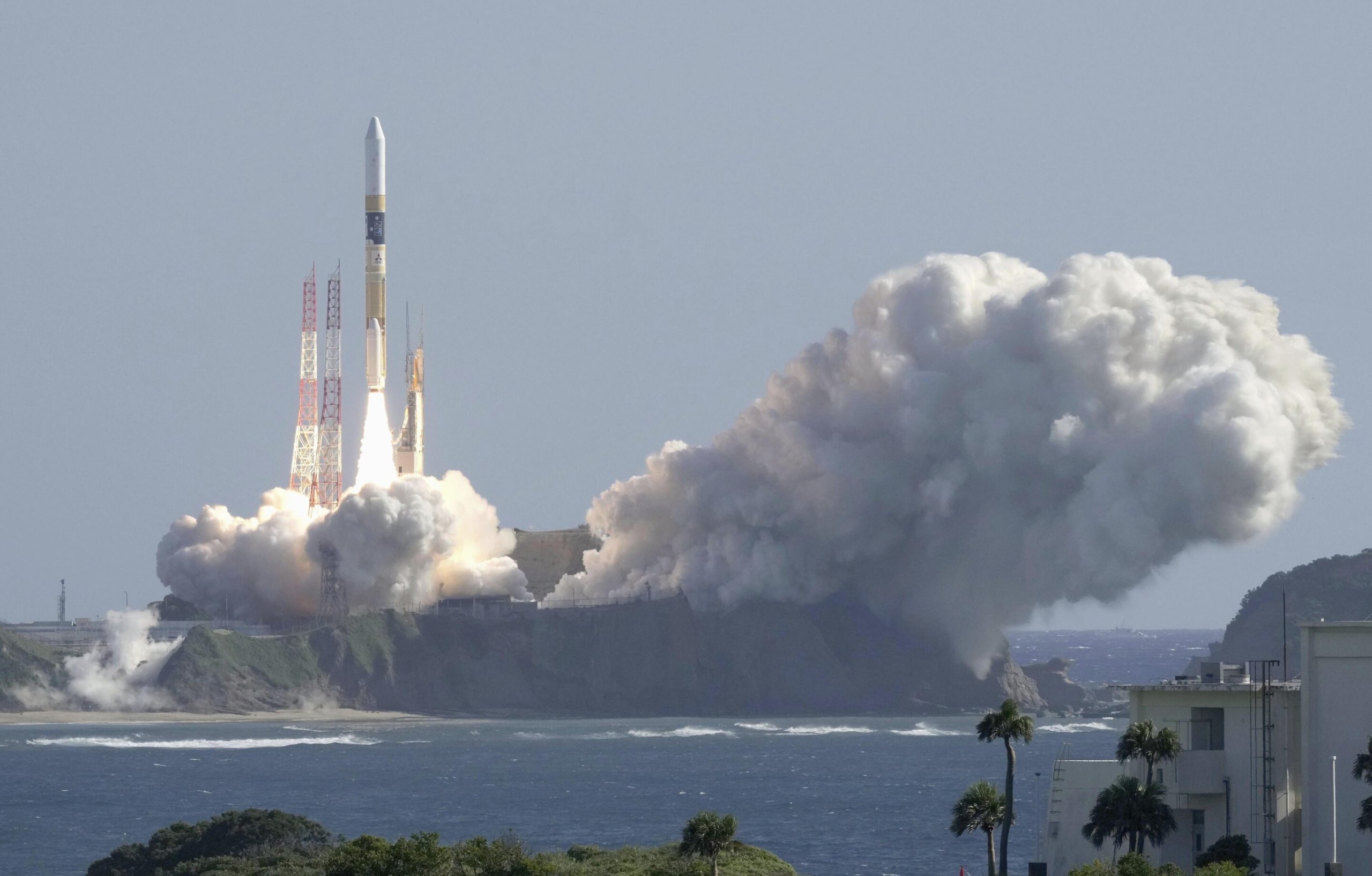 Japan Sends Rocket with Lunar Lander and X-ray Telescope Into Space. Credit-Kyodo News