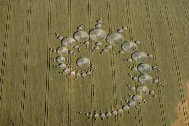 In 1996 a Mysterious Crop Circle Appeared Near Stonehenge