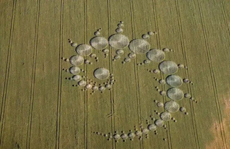 In 1996 a Mysterious Crop Circle Appeared Near Stonehenge