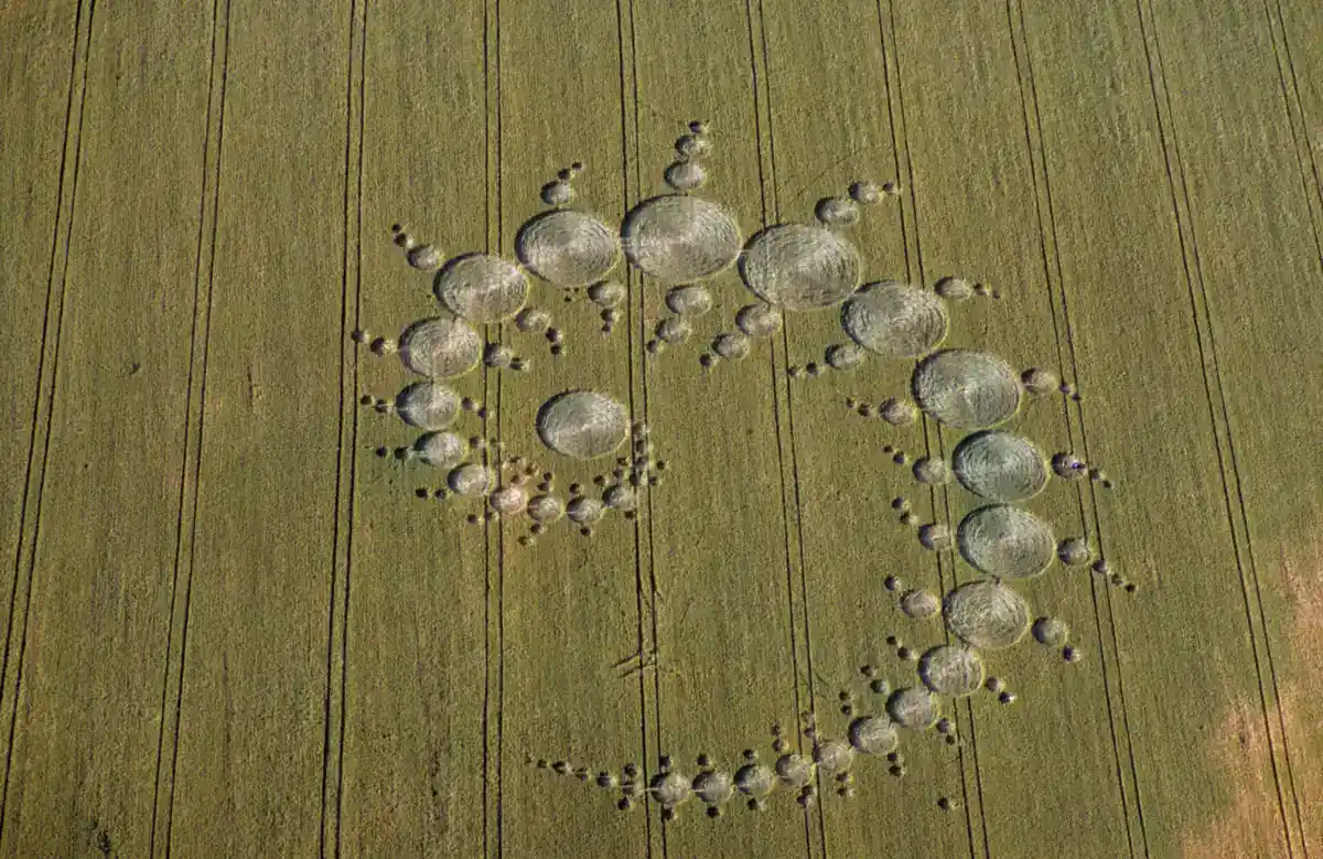 In 1996 a Mysterious Crop Circle Appeared Near Stonehenge