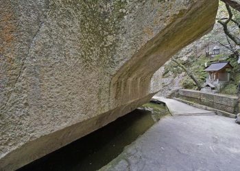 An illustration of the Ishi No Hoden.