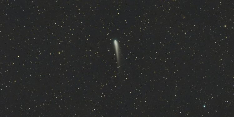 Captured back in July, Comet C/2023 A3 (Tsuchinshan–ATLAS) shines brilliantly. Image Credit: Dominique Dierick, Flickr (CC BY-NC-ND 2.0)