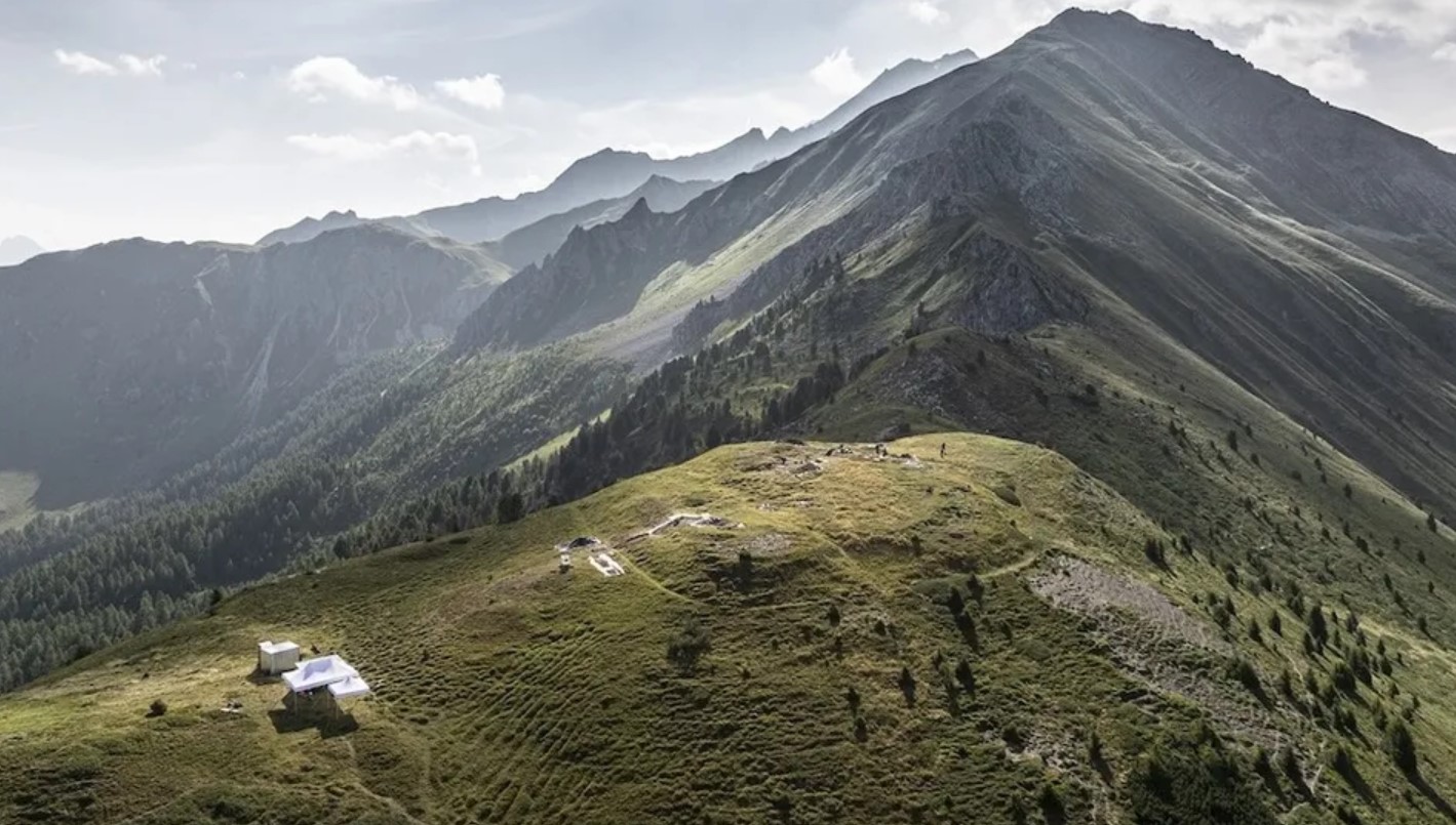 A stunning aerial shot captures the Roman military camp nestled in the Swiss Alps. (Photo credit: Andrea Badrutt, Chur).