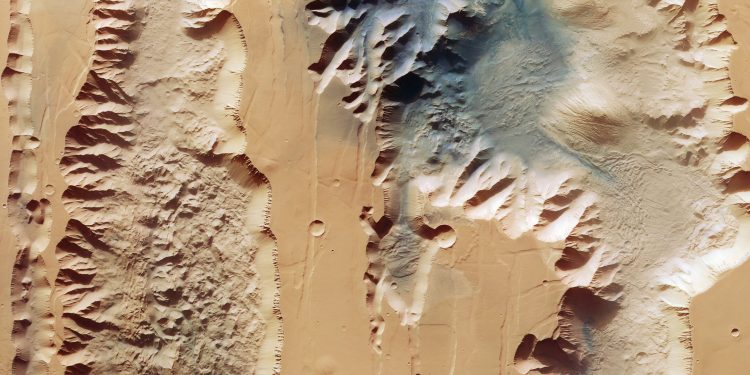 This image from ESA’s Mars Express shows Ius and Tithonium Chasmata, which form part of Mars’ Valles Marineris canyon structure. Credit: ESA.