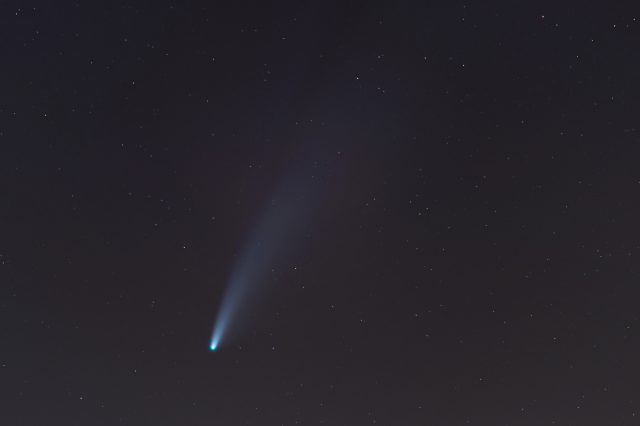 A Newly Discovered Sungrazer Comet Could Outshine Venus in the Morning Sky. Credit: yayimages/Curiosmos.