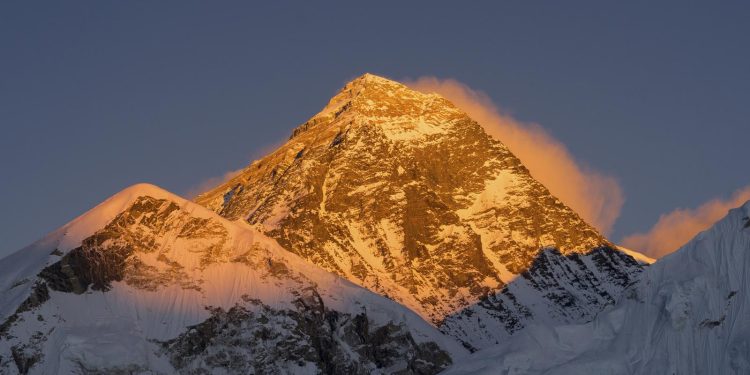 Mount Everest Keeps Growing as Rivers Shape Its Incredible Ascent