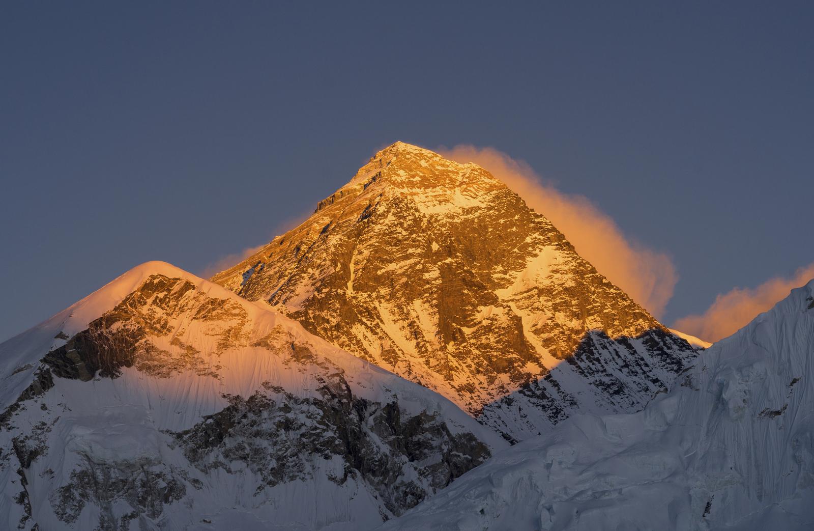 Mount Everest Keeps Growing as Rivers Shape Its Incredible Ascent