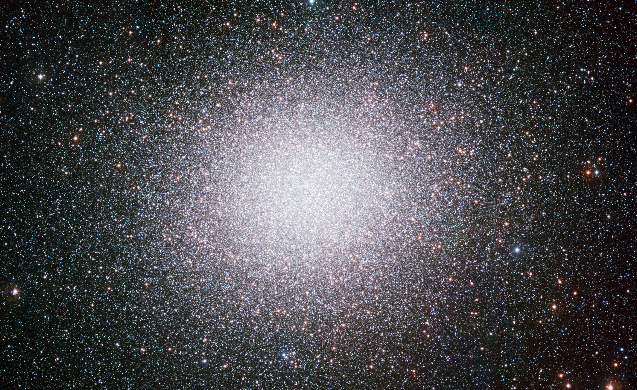 Cropped image of Omega Centauri. Credit: European Southern Observatory (ESO).