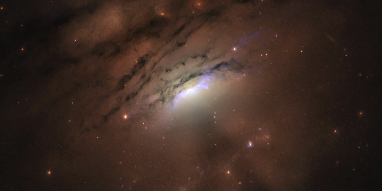 A photograph of the gaalaxy IC 5063. Credit: NASA, ESA, and W.P. Maksym (CfA).