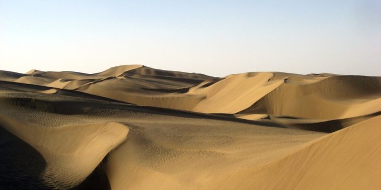 Taklamakan desert in Xinjiang Uyghur Autonomous Region. Wikimedia Commons.