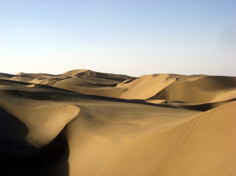 Taklamakan desert in Xinjiang Uyghur Autonomous Region. Wikimedia Commons.