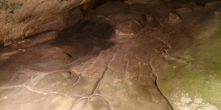 Prehistoric carvings discovered in a French cavern may represent an ancient 3D map of the surrounding landscape. (Photo by Pascal Crapet, Fontainebleau/Courtesy of Médard Thiry for labrujulaverde.com)