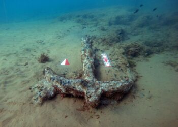 An ancient anchor that was discovered at the site. Image credit: Soprintendenza del Mare.
