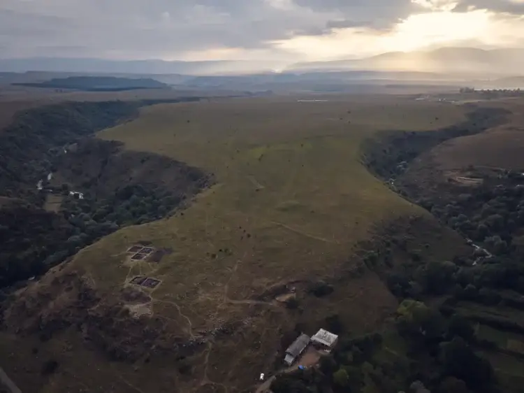 The ancient settlement of Dmanisis Gora was encircled by two distinct rings of fortification, offering robust defense against potential threats. Photo courtesy of Nathaniel Erb-Satullo.