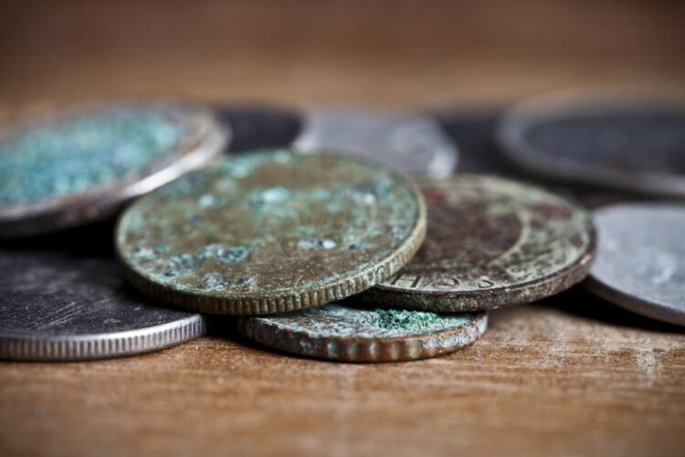 An image showing a pile of ancient coinds. Credit: YAYIMAGES/Curiosmos.