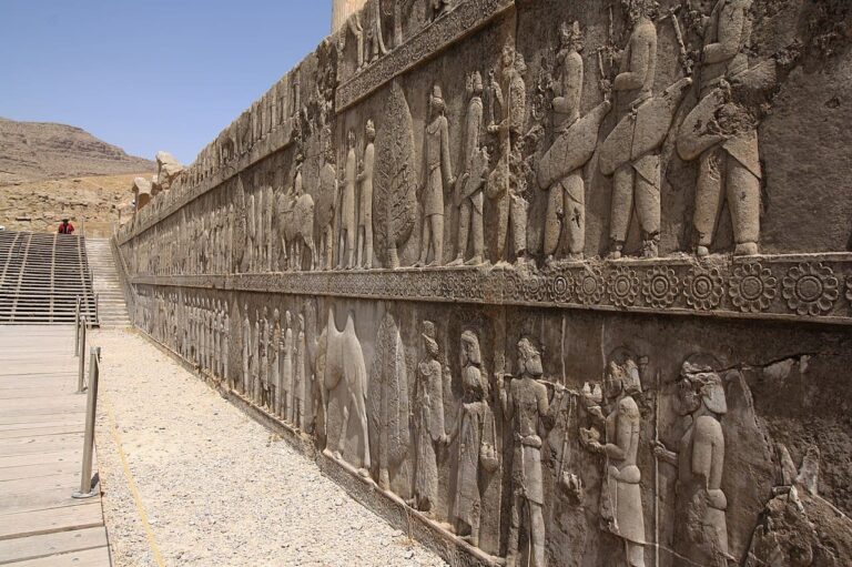 A depiction of Sogdian merchants carved into a relief at Persepolis. Credit: Blondinrikard Fröberg / Wikimedia Commons.