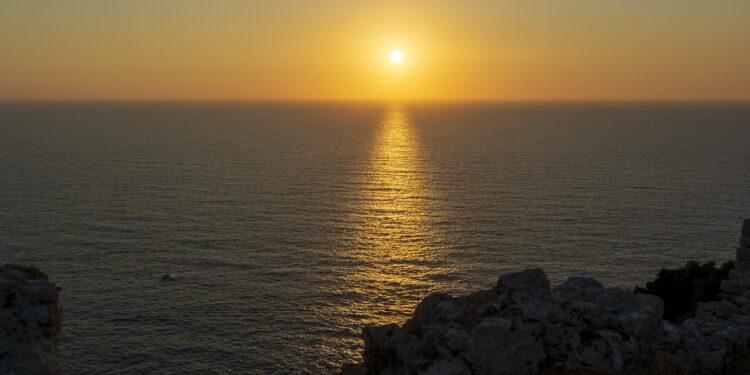 Beautiful sunset above the sea. Yayimages.