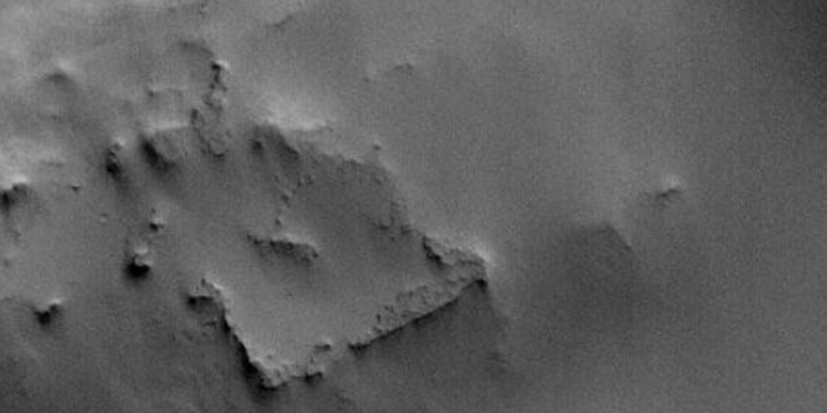 Alleged structure on Mars. Credit: NASA.