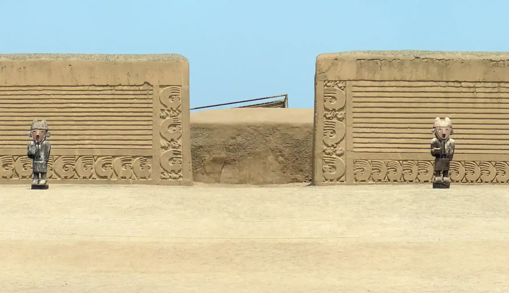 Chan Chan adobe guardians and burial platform architecture in Peru’s ancient coastal capital