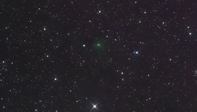 Deep exposures on 7 September 2025 show 3I/ATLAS wrapped in a green coma. (Credit: M. Jäger and Gerald Rhemann)